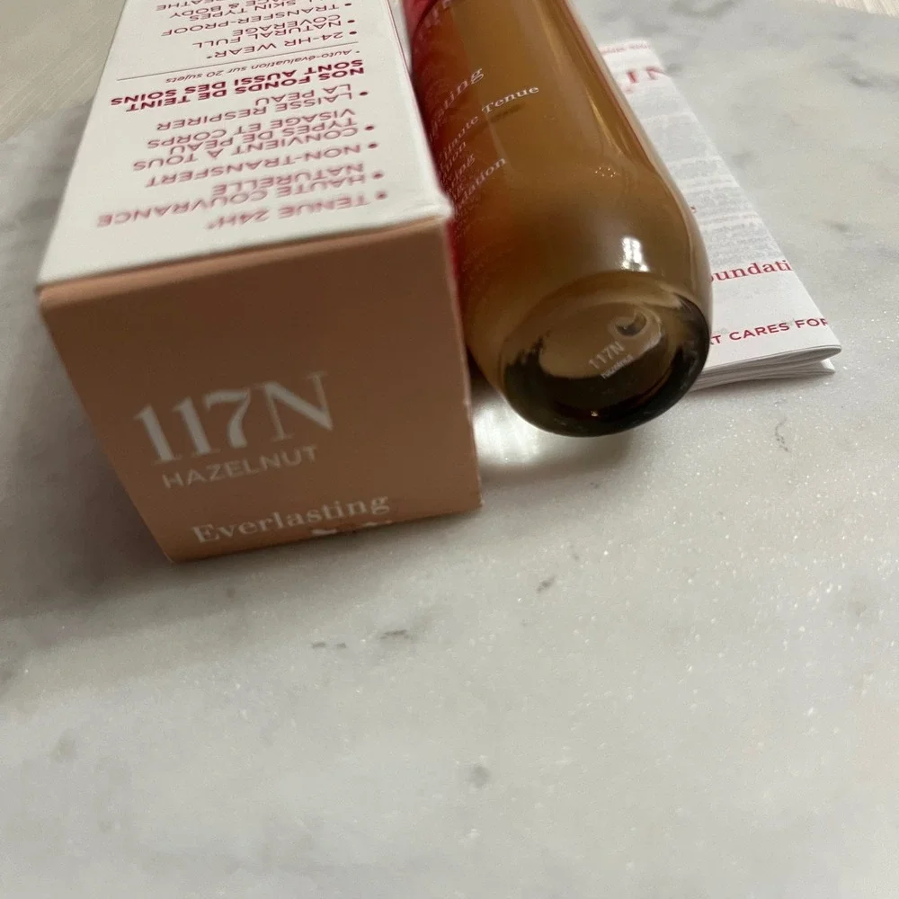 CLARINS 117N Everlasting Foundation Hazelnut Long Wearing Hydrating Matte Makeup